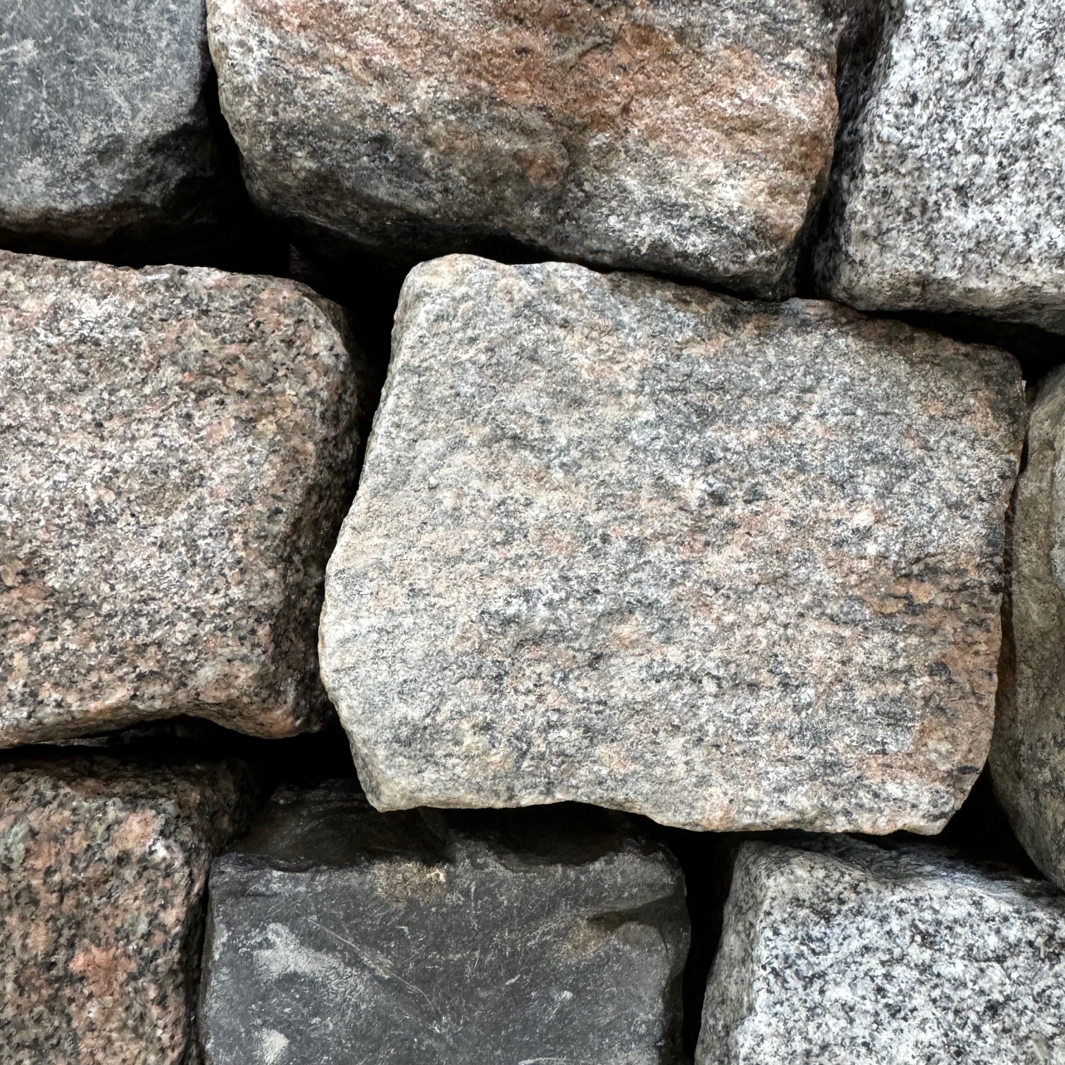 granit-basalt-kleinpflaster-neu-gebraucht-bunt2.jpg